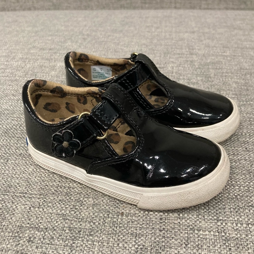 Keds 7w (wide) black patent leather GUC